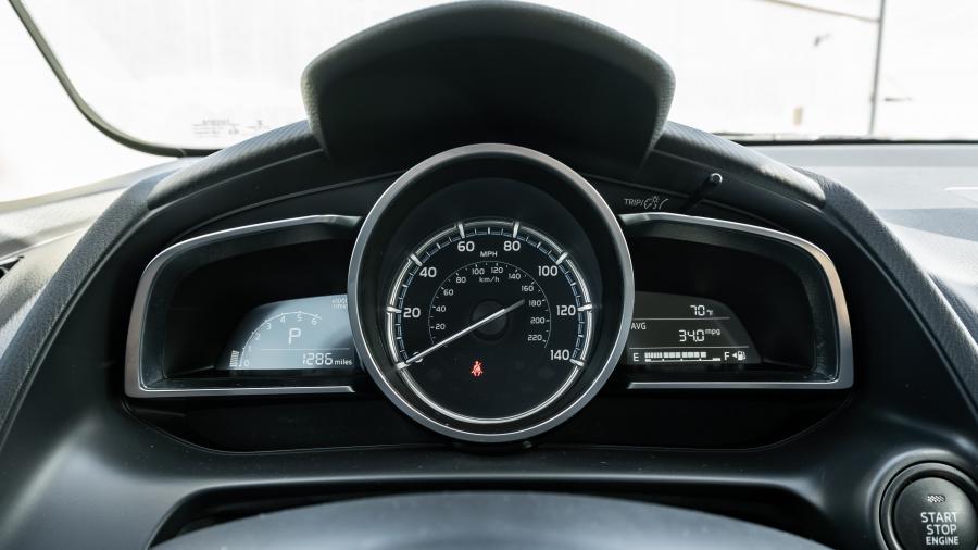 Панель приборов Toyota Yaris XLE Hatchback 2019 года  (NA) (фото 19 из 40)
